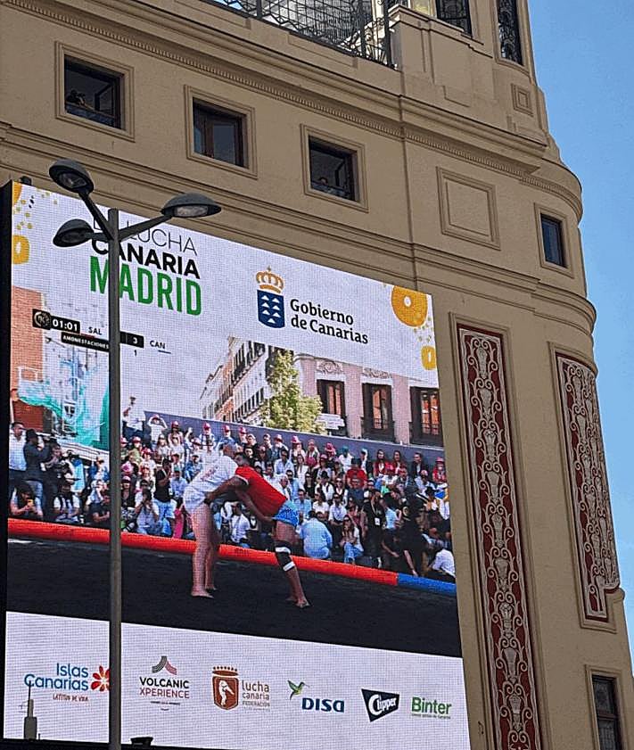 Imagen secundaria 2 - La lucha canaria conquista Madrid con el sabor de Clipper