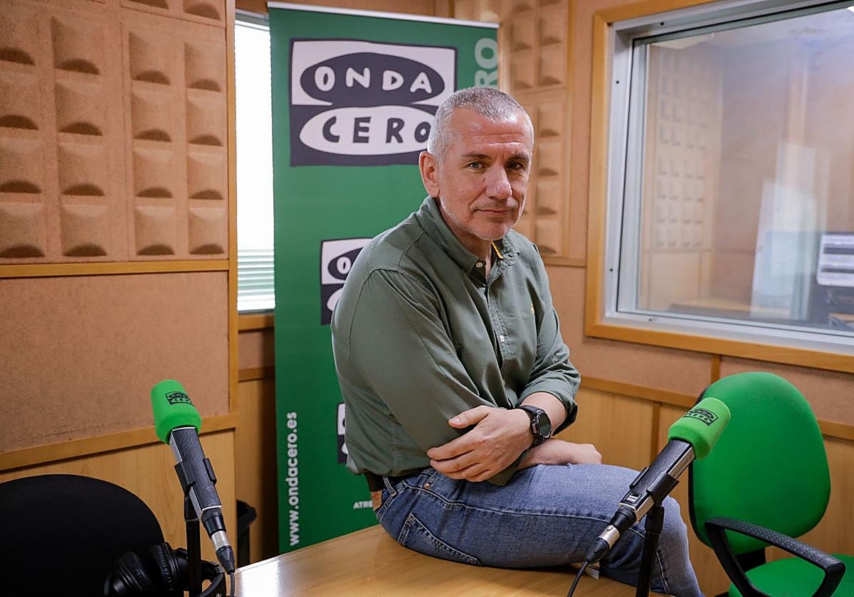 Gustavo de Dios en el estudio de Onda Cero en Gran Canaria.