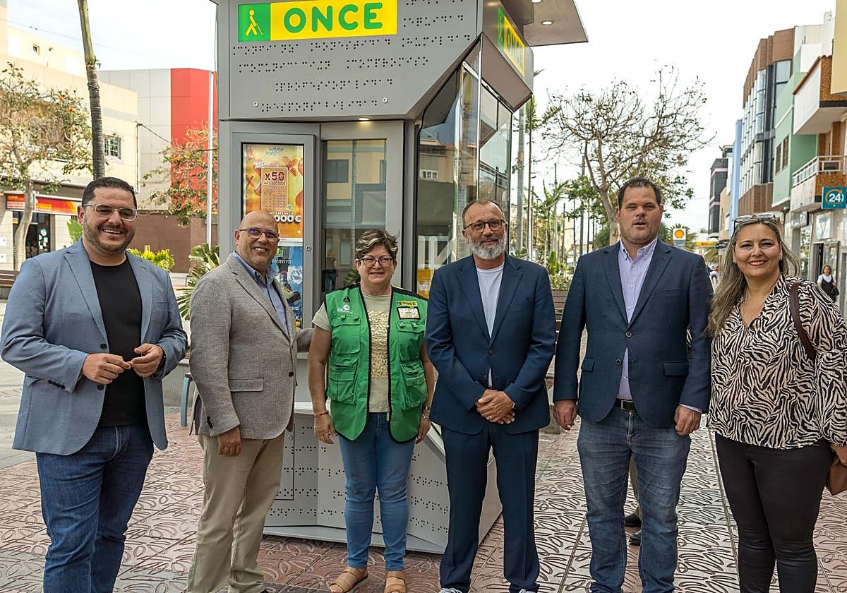Presentación del nuevo quiosco en la Avenida de Canarias de Vecindario.