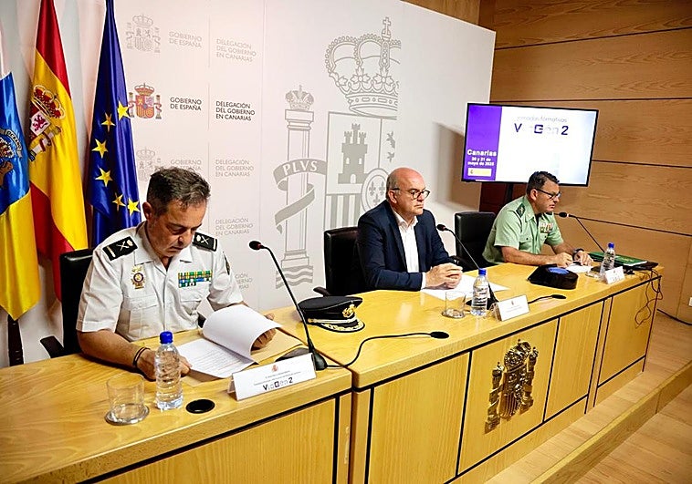 Jesús María Gómez (i), Anselmo Pestana (c) y Juan Hernández inauguran las jornadas formativas sobre Viogén 2.
