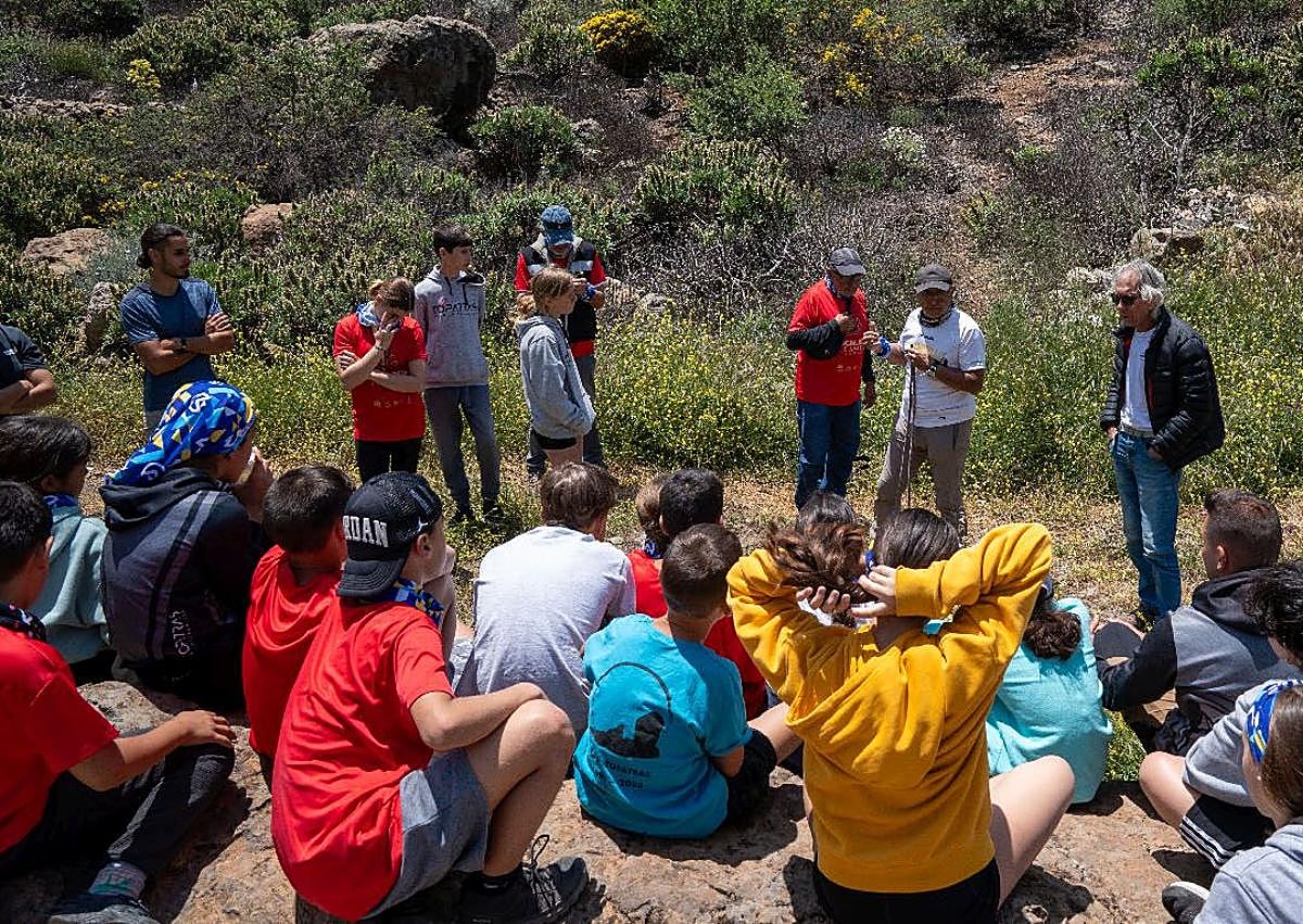 Imagen secundaria 1 - El Encuentro de Escalada Clásica Ayacata 2025 fomentó la tradición y la convivencia entre generaciones