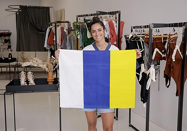 Elena Morales, en su showroom de Telde.