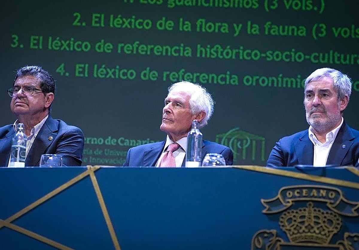 Un momento de la presentación del volumen, en el Teatro Guiniguada.
