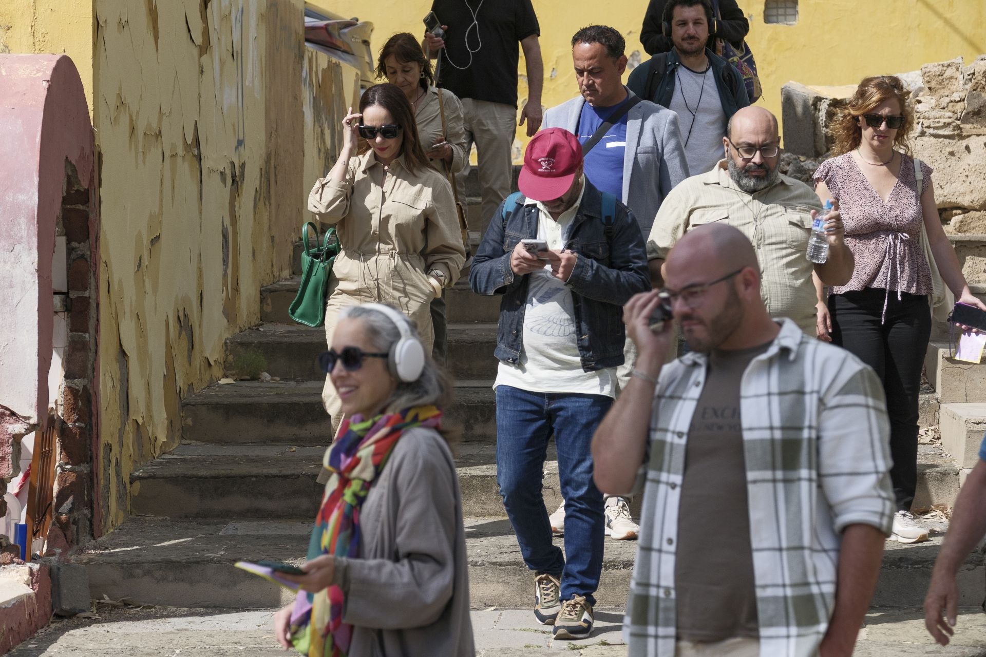 Imagen principal - Jinámar atraviesa la cuarta pared del teatro de la vida