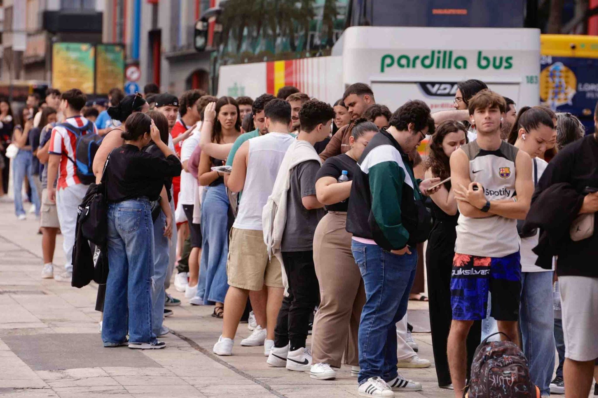Los fans de Quevedo abarrotan el Paque Santa Catalina