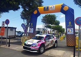 Juan Carlos Quintana en su Skoda.