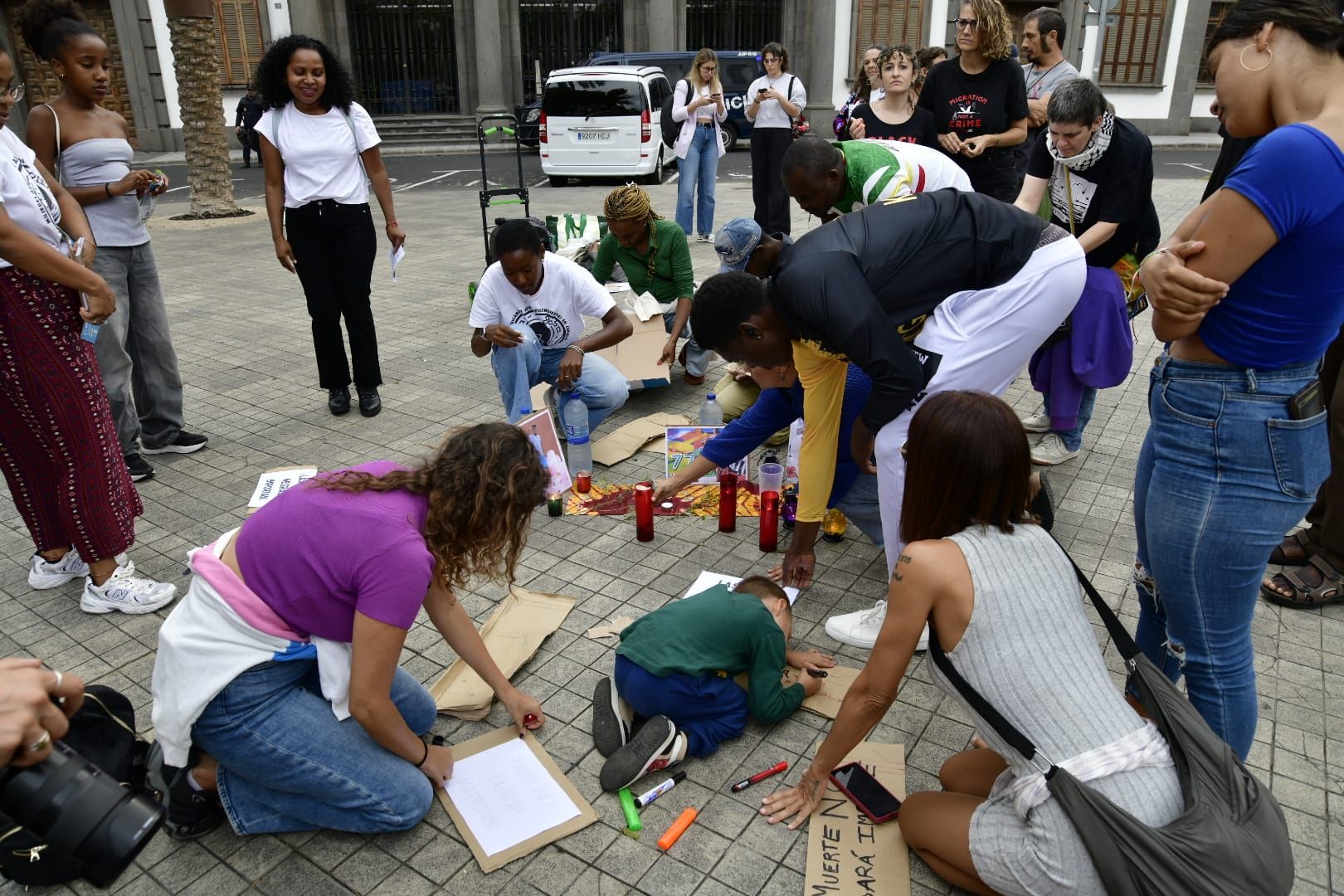 La concentración por la muerte de Abdoulie Bah, abatido en el aeropuerto de Gran Canaria