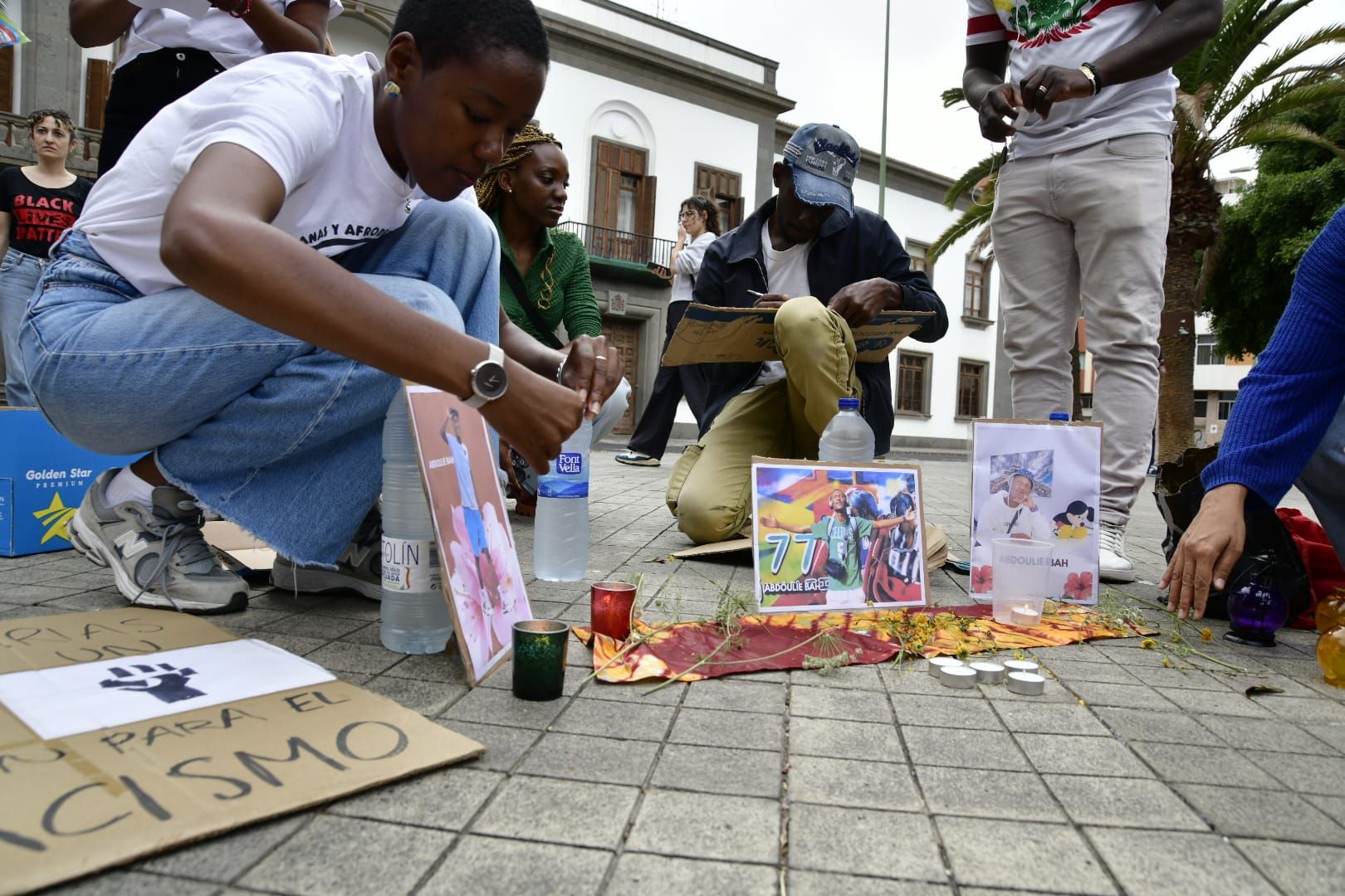 La concentración por la muerte de Abdoulie Bah, abatido en el aeropuerto de Gran Canaria