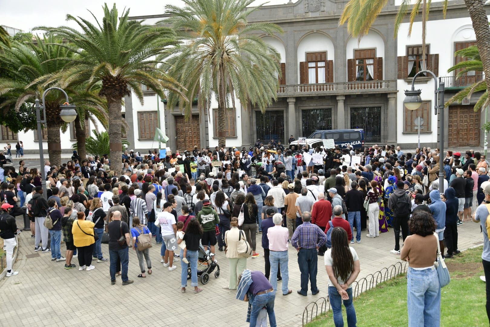 La concentración por la muerte de Abdoulie Bah, abatido en el aeropuerto de Gran Canaria