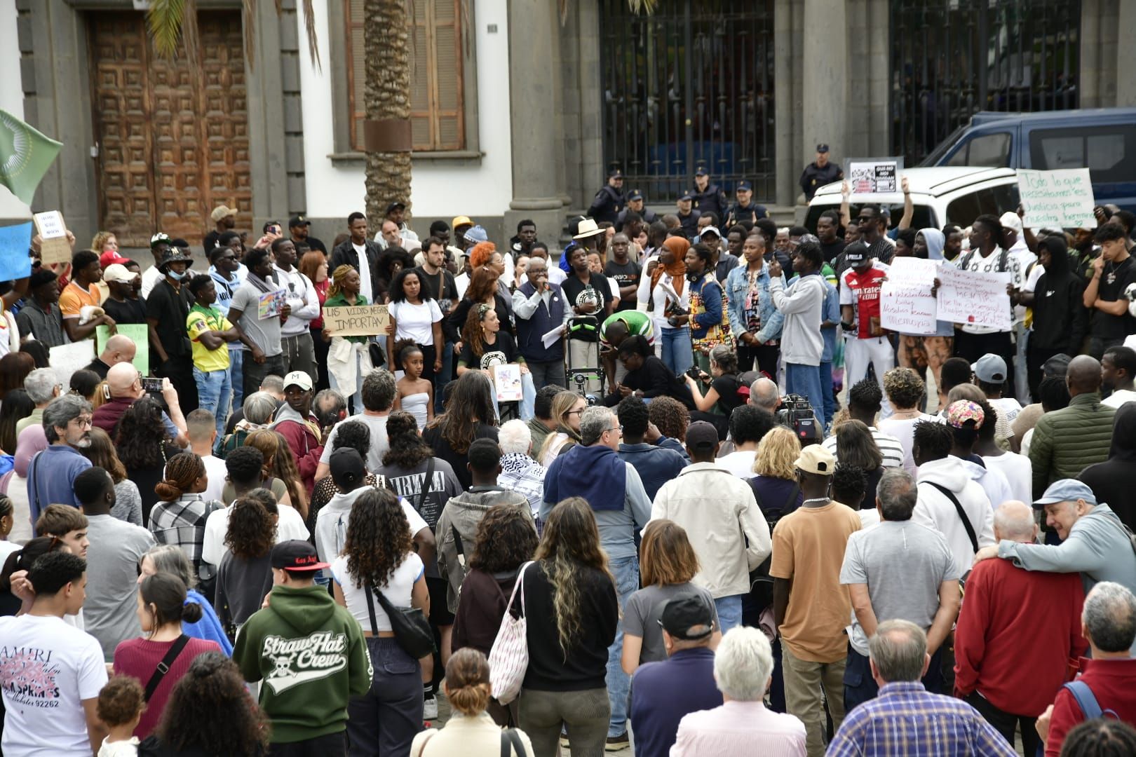 La concentración por la muerte de Abdoulie Bah, abatido en el aeropuerto de Gran Canaria