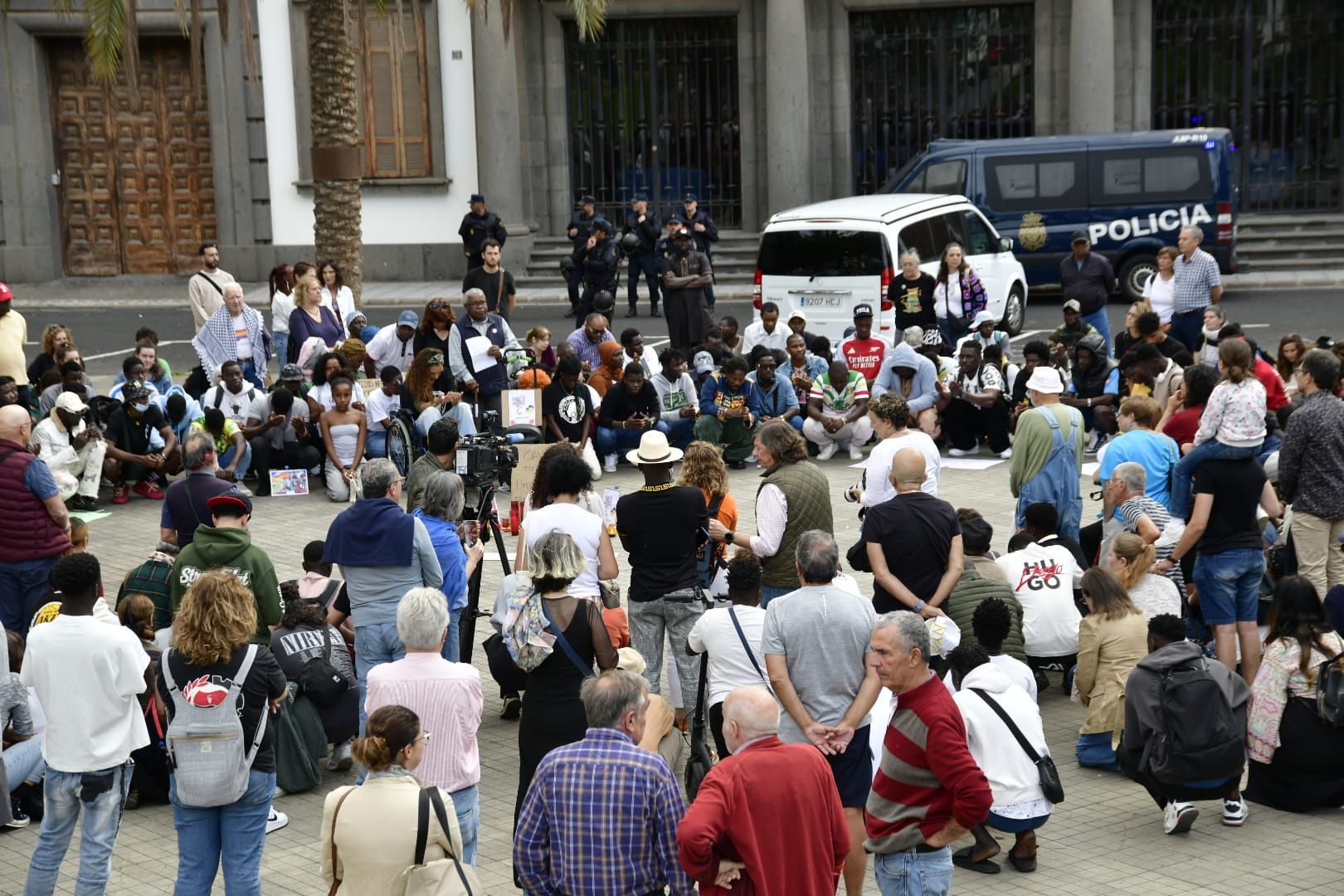 La concentración por la muerte de Abdoulie Bah, abatido en el aeropuerto de Gran Canaria