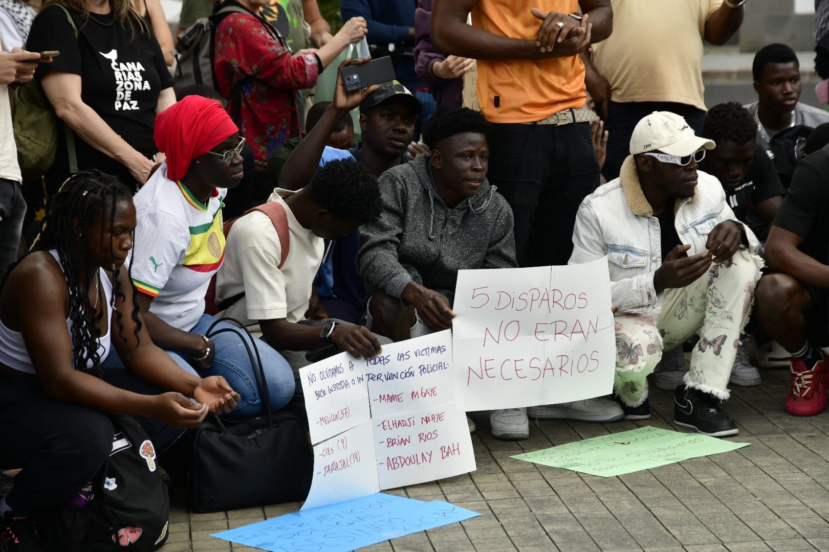 La concentración por la muerte de Abdoulie Bah, abatido en el aeropuerto de Gran Canaria