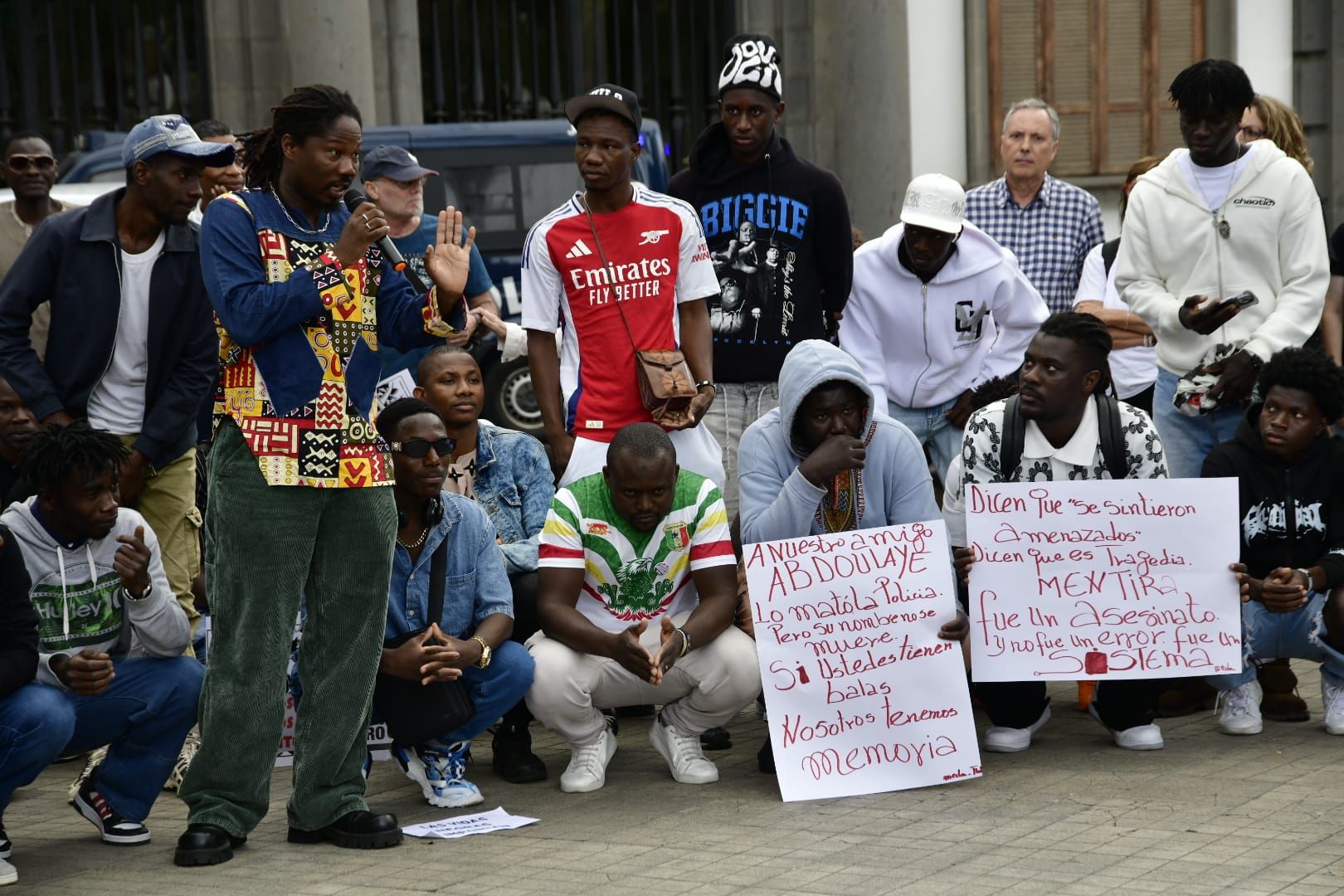 La concentración por la muerte de Abdoulie Bah, abatido en el aeropuerto de Gran Canaria