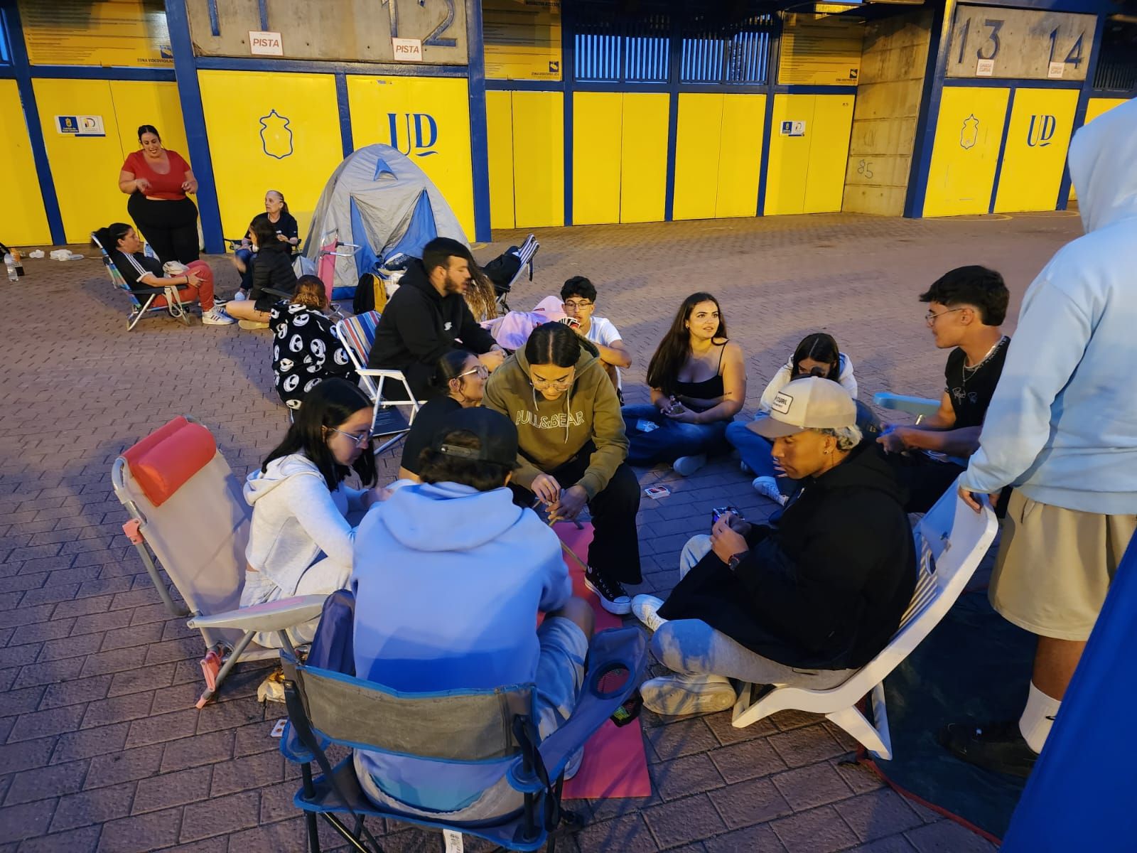 Acampada en el estadio de Gran Canaria por Quevedo
