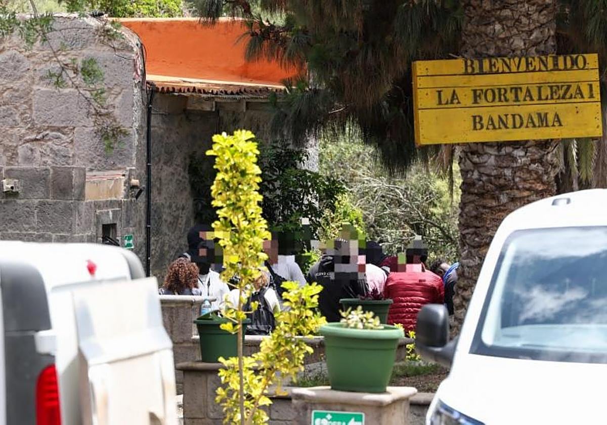 Registro. La Policía Canaria entró pororden judicial en La Fortaleza Iel centro que gestiona Quórum 77.