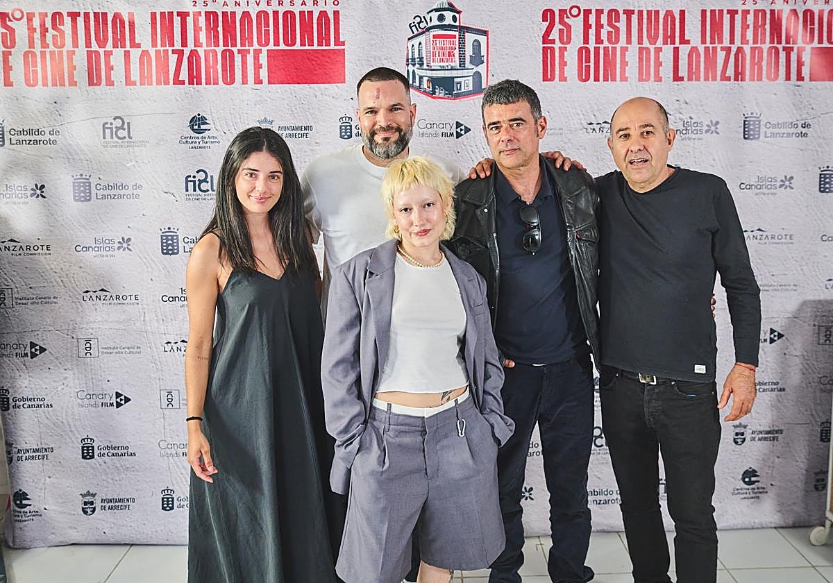 Componentes del jurado con Ismael Curbelo (d.), de Fisme Producciones.