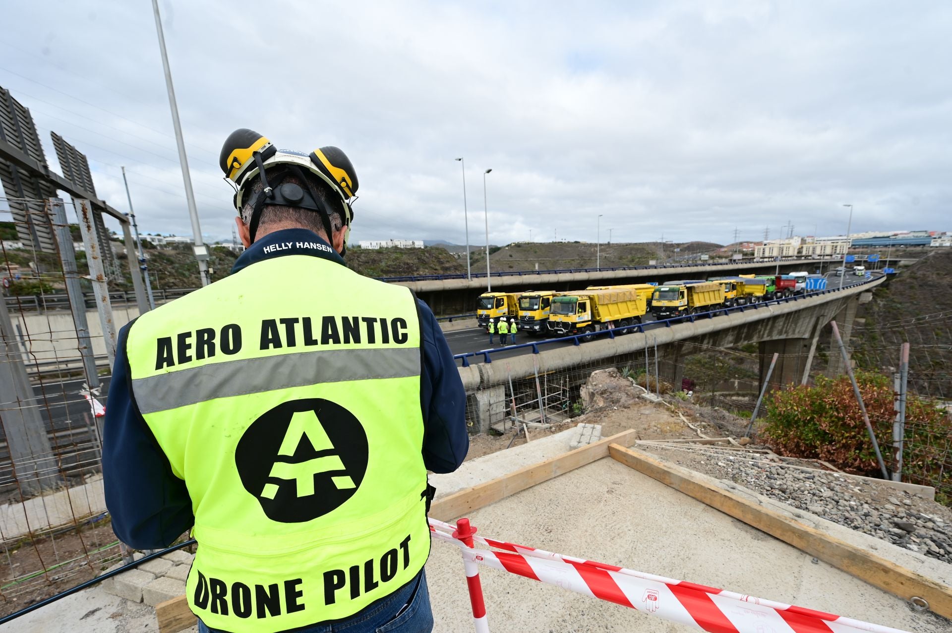 Las imágenes de la prueba de carga del viaducto del Guiniguada