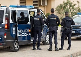 Imagen de archivo de tres agentes de la Policía Nacional.