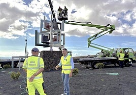 Retirada días atrás de la escultura, con supervisión del consejero.
