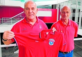Juan Antonio Martínezy Kike Montelongo, con la camisa del Ferreras.