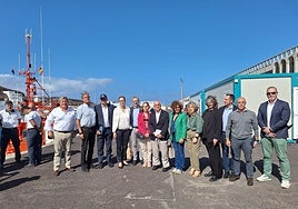 Eurodiputados y eurodiputadas junto a representantes de Política Territorial y Migraciones en El HIerro.