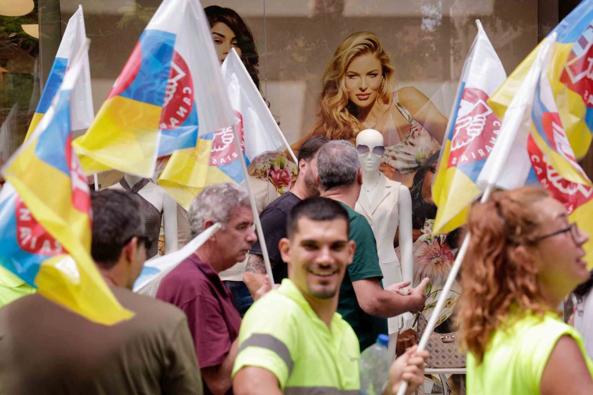 El paro parcial del comercio en Mesa y López por sueldos dignos, en imágenes