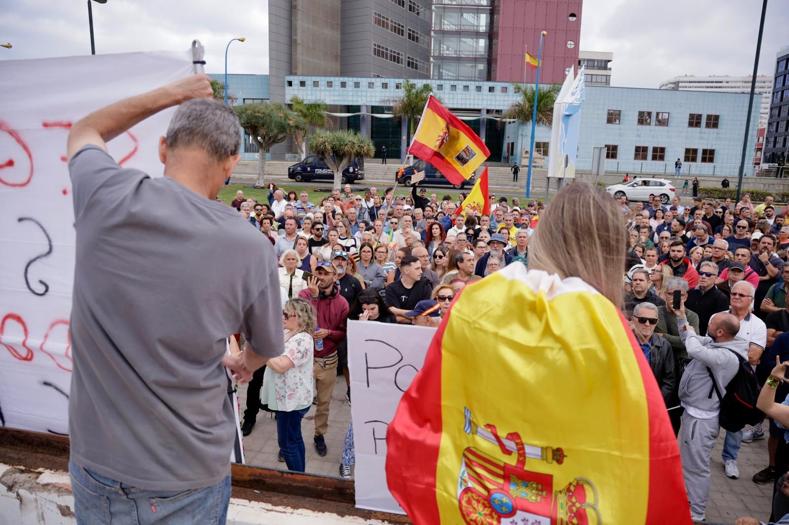 Concentración multitudinaria en apoyo a la Policía Nacional en Gran Canaria
