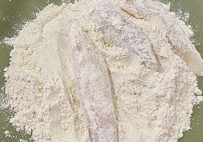 Enharinamos los churros de pescado