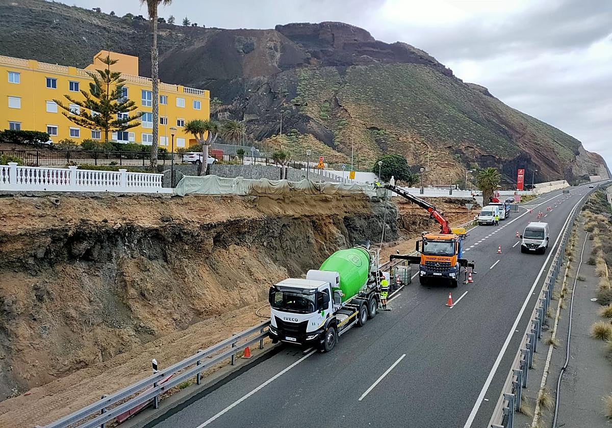 Vista de las obras en los taludes de la GC-2 a la altura de Tinoca.