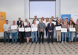 Foto de familia de las personas premiadas y responsables de la ULPGC y la Cátedra Telefónica.