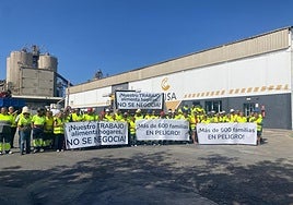 Recibimiento que iban a dar los trabajadores a los técnicos de Puertos Canarios.