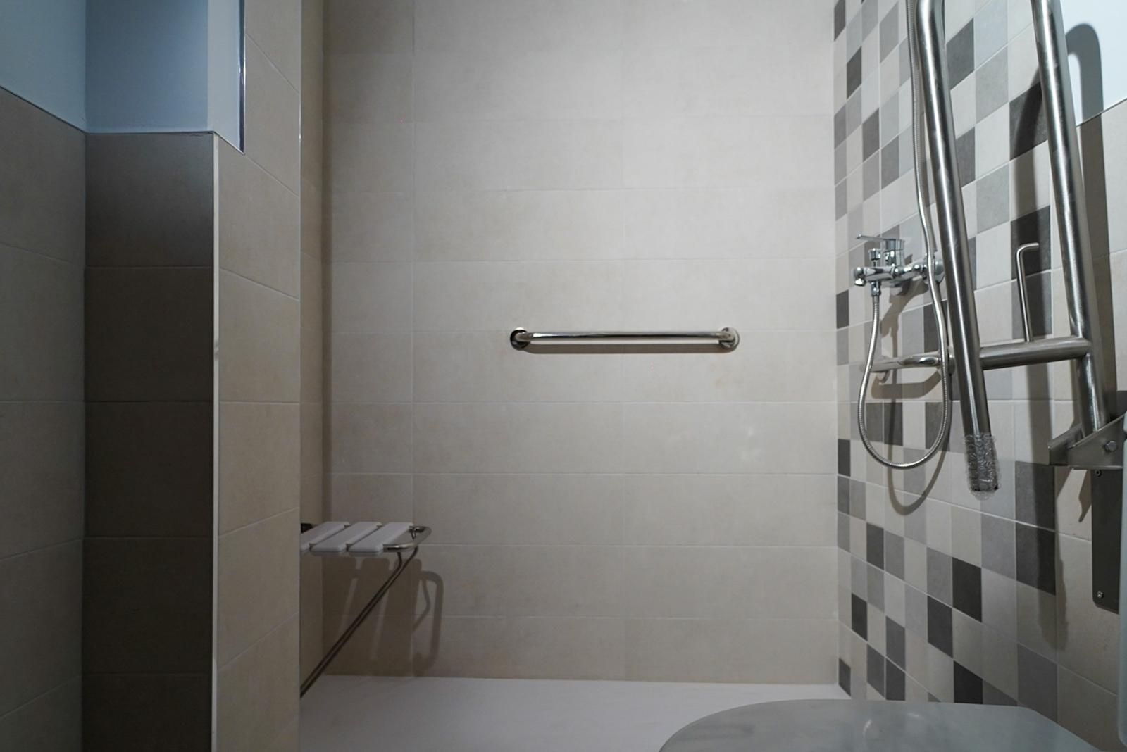 Emoción en la entrega de llaves de ocho viviendas protegidas en Vecindario