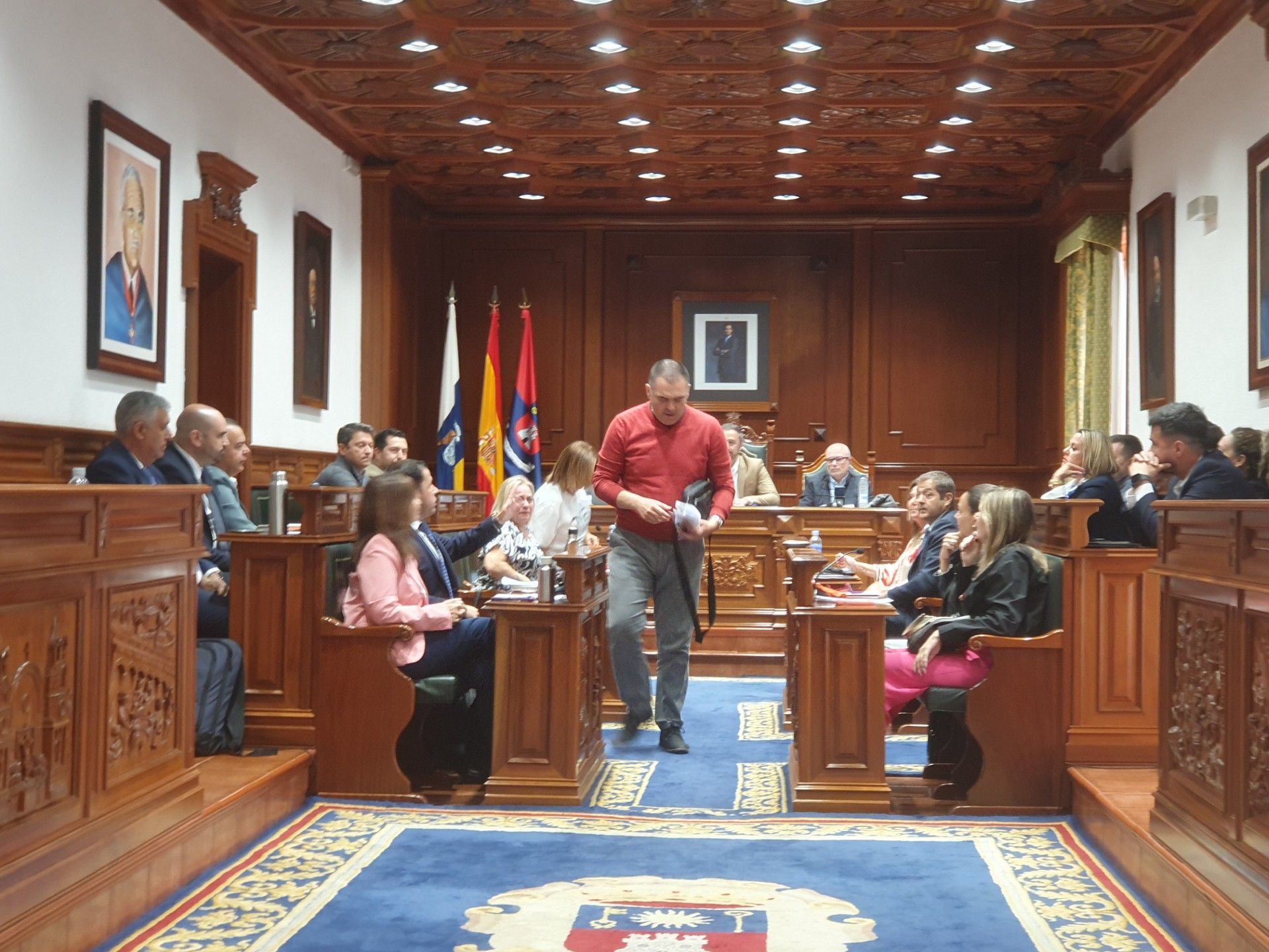 El momento emotivo del Pleno de este miércoles fue la despedida de Héctor León (PSOE) como concejal.