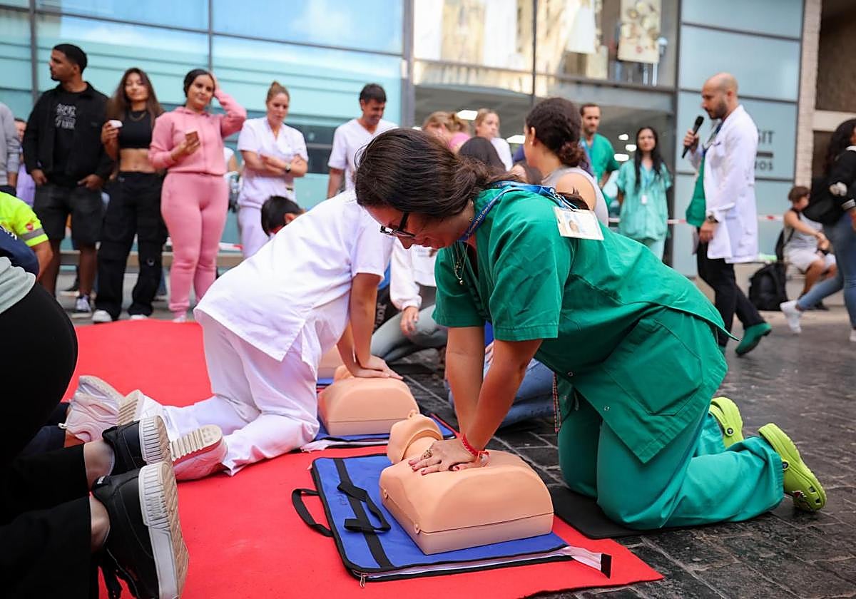 Imagen de archivo de un taller de reanimación cardiopulmonar.