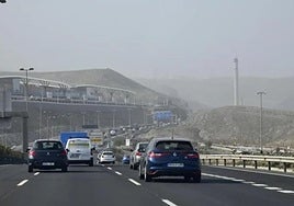 Atasco en la GC-1 por un choque múltiple: cinco coches y un camión colisionan y dejan tres heridos