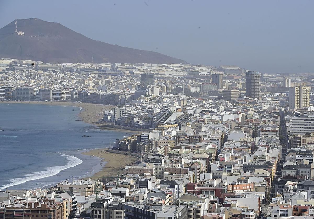 Imagen de archivo de un día de calima en Las Palmas de Gran Canaria.