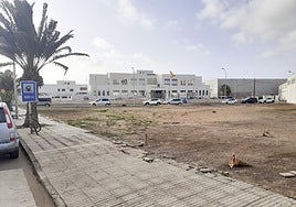 Vista de la parcela de Naos que dará cabida a una gasolinera.
