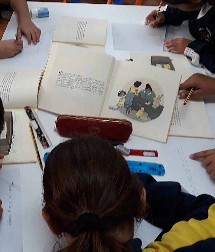 Imagen secundaria 2 - Detalle de las maquetas realizadas por el alumnado y del trabajo en clase