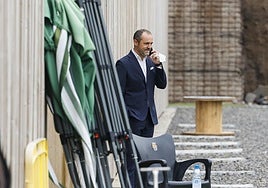 Luis Helguera ultima detalles con el nuevo entrenador amarillo.
