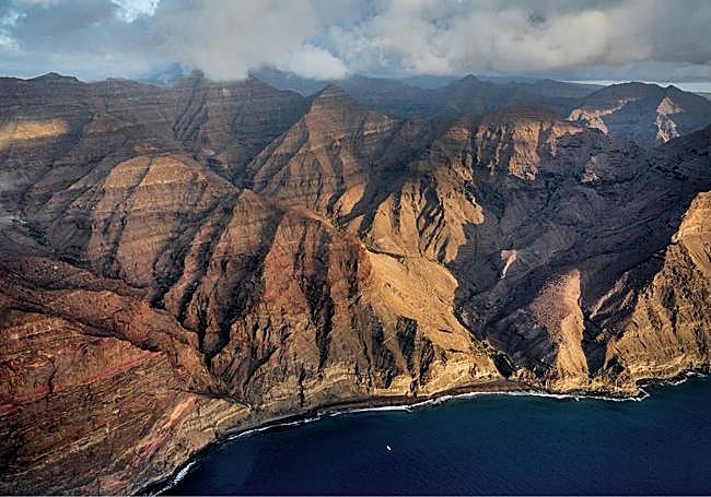Vista de los acantilados de Guguy desde el mar.