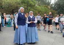 «Nuestra meta es llegar a la catedral, a ver si ella nos echa también una manita»