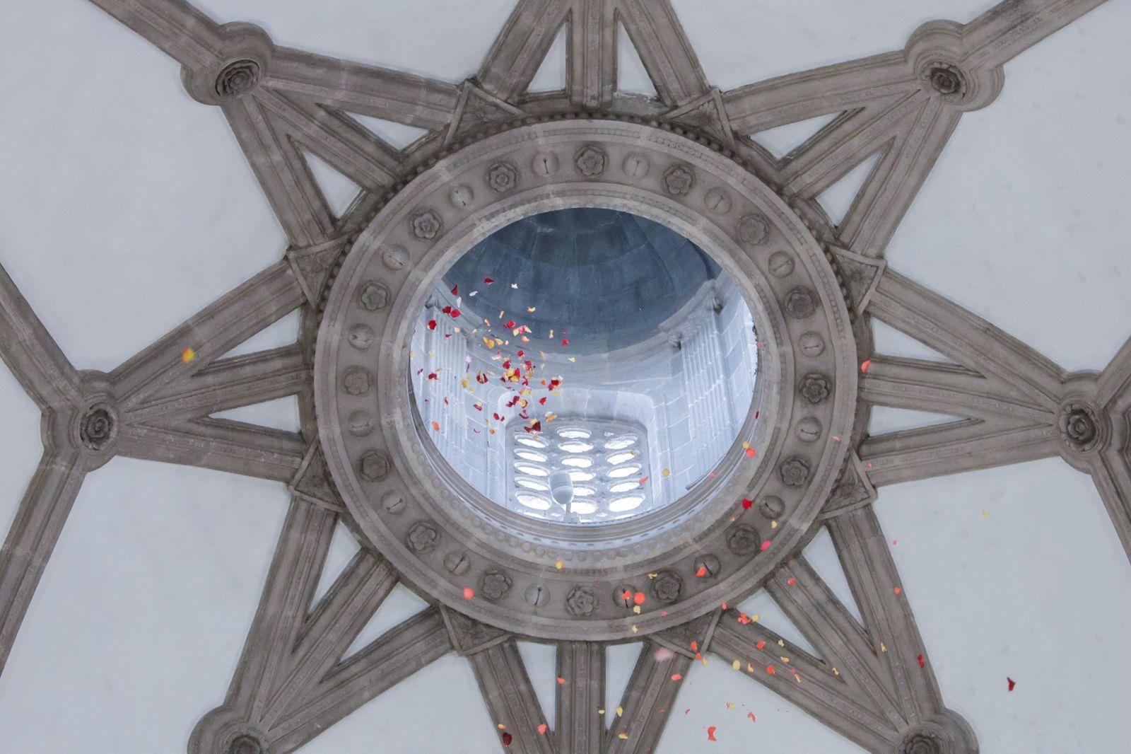 Los fieles acompañan a la Virgen del Pino en la catedral