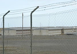 Fotografía de los exteriores de la cárcel.