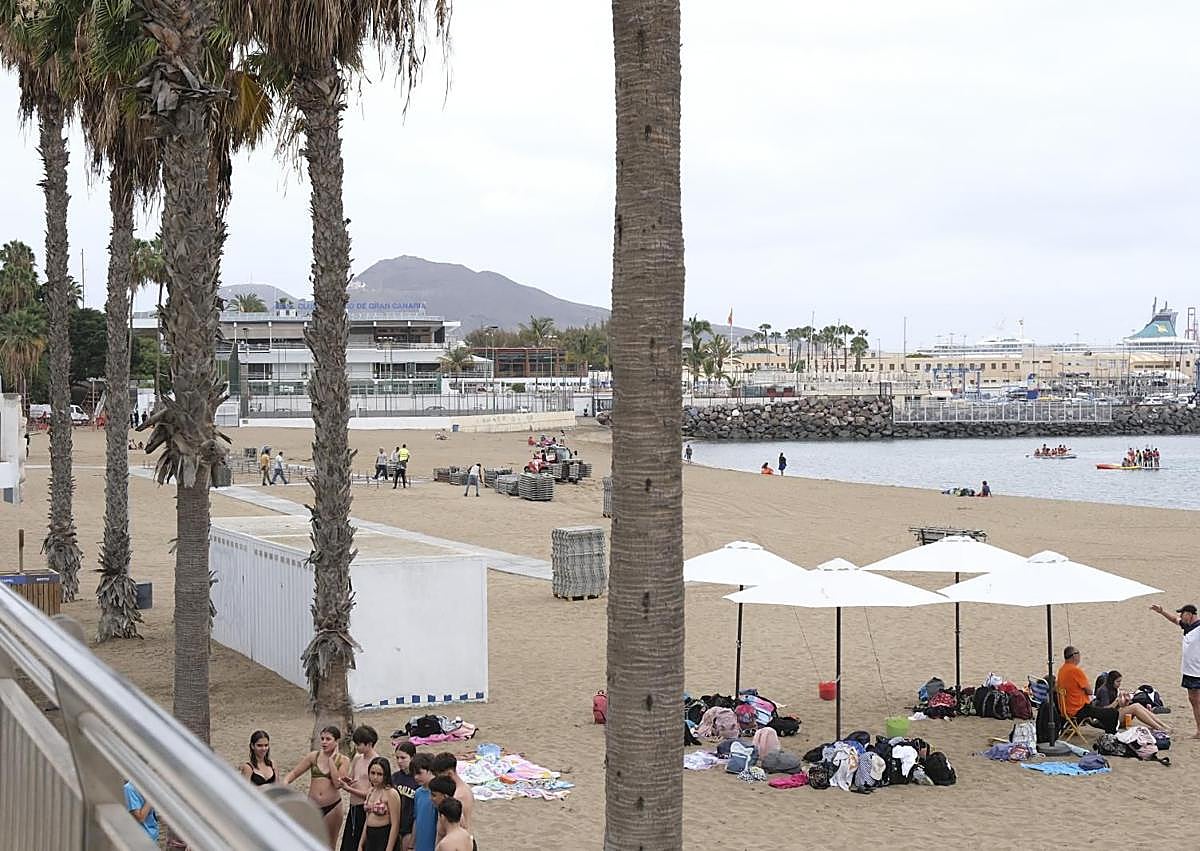 Imagen secundaria 1 - Trabajos en el arenal capitalino.