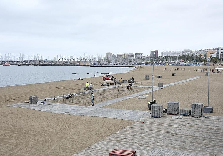 Preparativos en Las Alcaravaneras, este lunes, con motivo de la exhibición prevista.