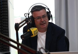 Imagen de Lito Jiménez en el estudio en una jornada de directo.