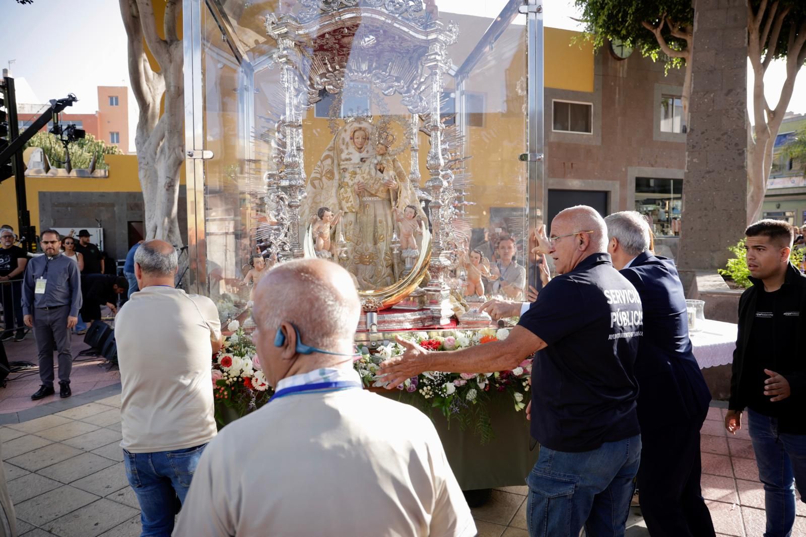 La Virgen del Pino sale a la plaza de San Rafael