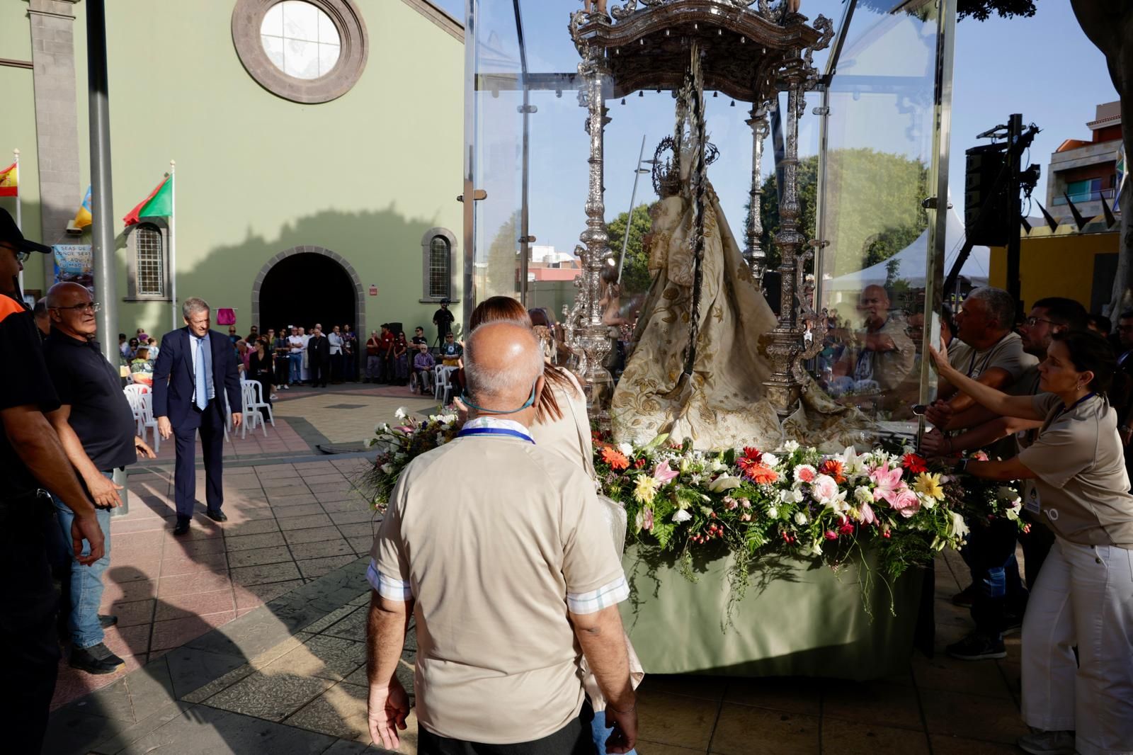 La Virgen del Pino sale a la plaza de San Rafael
