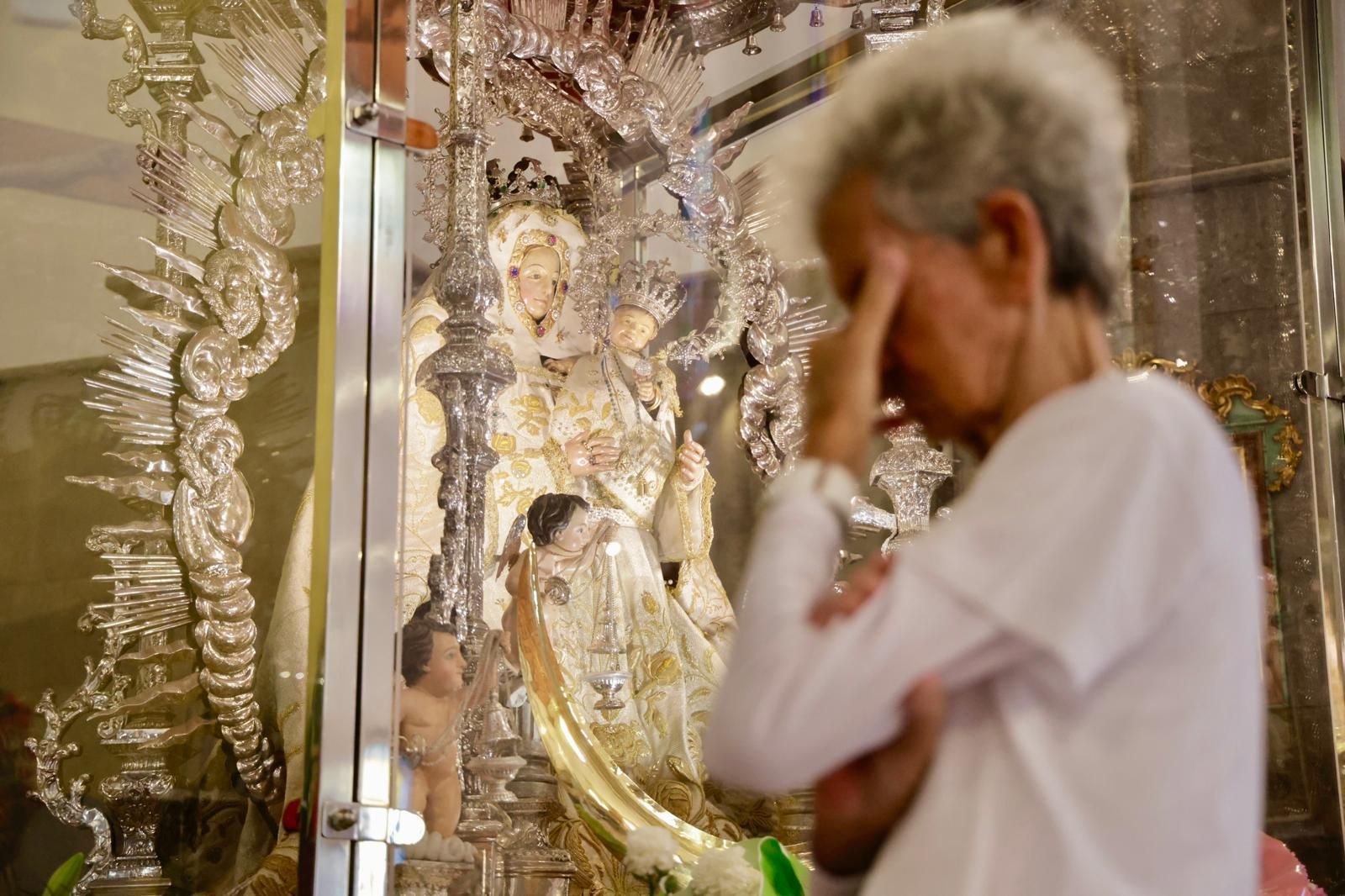 La virgen del Pino visita a los mayores de Vecindario