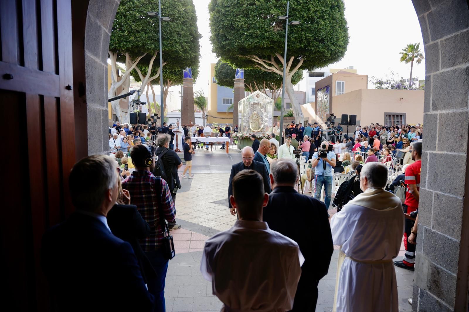 La Virgen del Pino sale a la plaza de San Rafael